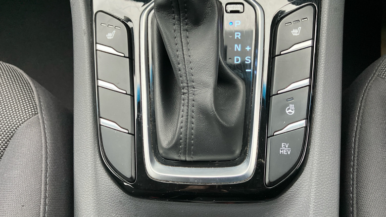 Hyundai IONIQ 1.6 GDi Plug-in Hybrid Premium 5dr DCT Hatchback